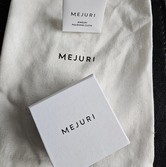 Mejuri 2mm Smooth Band Ring 14k gold - EUC - Picture 3 of 6